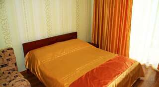 Гостиница Pansionat Laskovy Bereg Алушта Двухместный номер с 1 кроватью или 2 отдельными кроватями, боковой вид на море-1